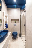 Habitación individual | Baño | Ducha, secador de pelo, zapatillas y toallas