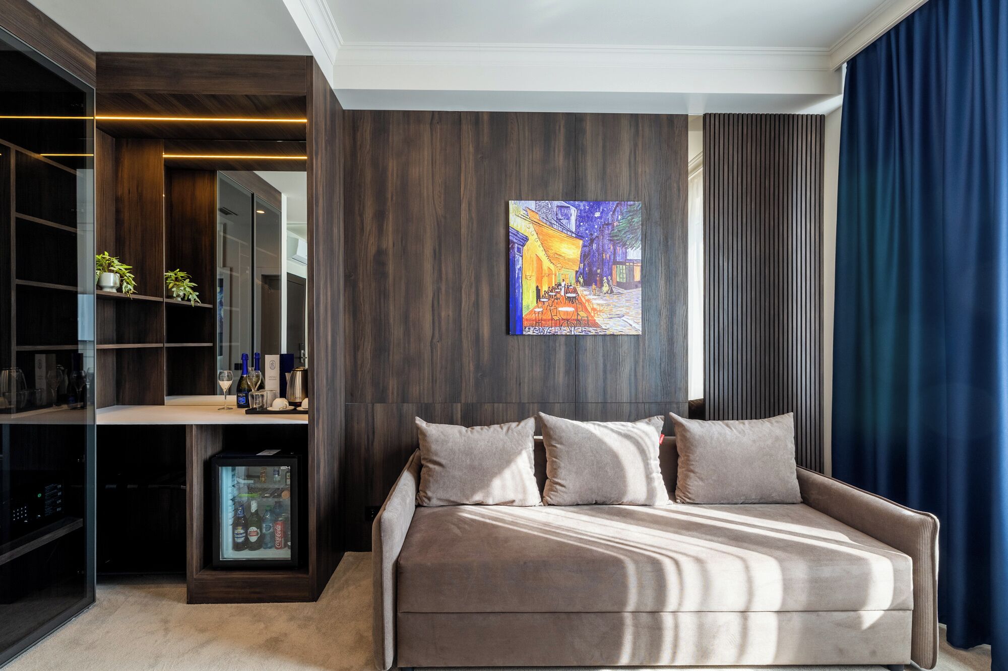 Minibar, Schreibtisch, kostenlose Babybetten, kostenloses WLAN