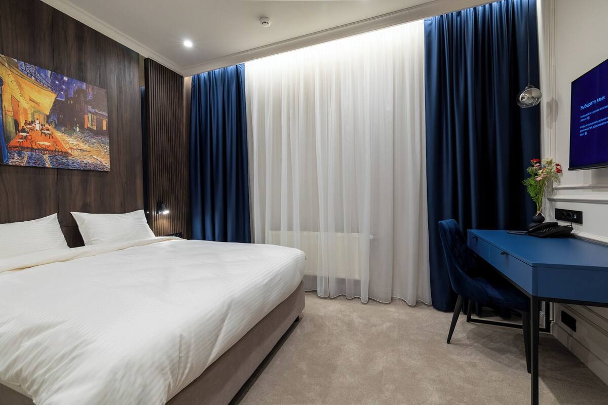 Economy Room No Window | Minibar, desk, WiFi (free), bed sheets