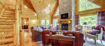 Hike, Fish & Golf: Burnsville Retreat w/ Deck!