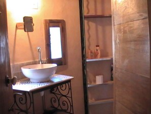 Douche, savon, papier toilette