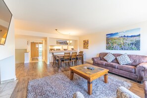 TV, caminetto, lettore DVD