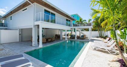 Gulf Shore Retreat: Private Pool managed by Beach Retreats FL Anna Maria Island