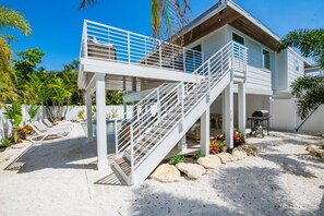 Terrace/patio - Gulf Shore Retreat: Private Pool managed by Beach Retreats FL Anna Maria Island (Anna Maria)