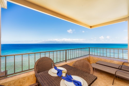 Oceanfront Corner Unit Maui Kai 908- Huge Lanai Views, A/C, Pool