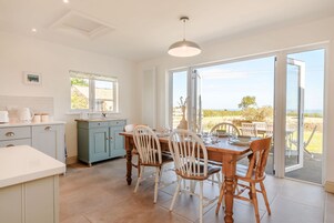 Cottage | Private kitchen | Fridge, dishwasher, electric kettle, toaster