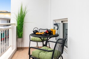 Outdoor dining - Port Living Apartments - Apartment 1 (Ρόδος)