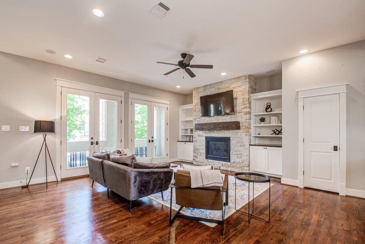 TV, fireplace, offices