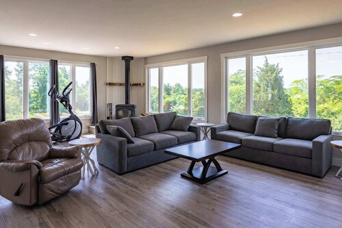 80 Acres, Pool, Game room w/Ping Pong & Billiards!