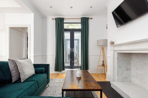 Apartment | In-room dining - The Hammersmith Collection (London)