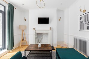 Apartment | In-room dining - The Hammersmith Collection (London)