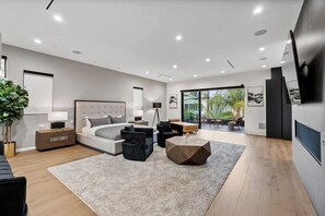 5 chambres, fer et planche à repasser, Wi-Fi, draps fournis