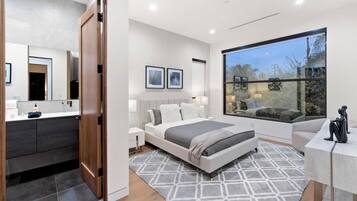 5 bedrooms, iron/ironing board, WiFi, bed sheets