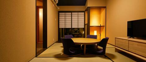 Villa de lujo, vista al jardín | 1 habitación, wifi gratis y ropa de cama