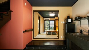 A modern kitchen with a built-in stove, microwave, and sink. - TSUBOMI luxury Inn shimabara-bettei 3 (Kyoto)