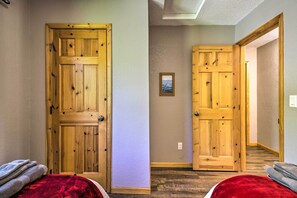 3 slaapkamers, een strijkplank/strijkijzer, wifi, beddengoed