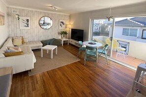 TV - Beachside Apartment @Blackwoods Beach (Cronulla)