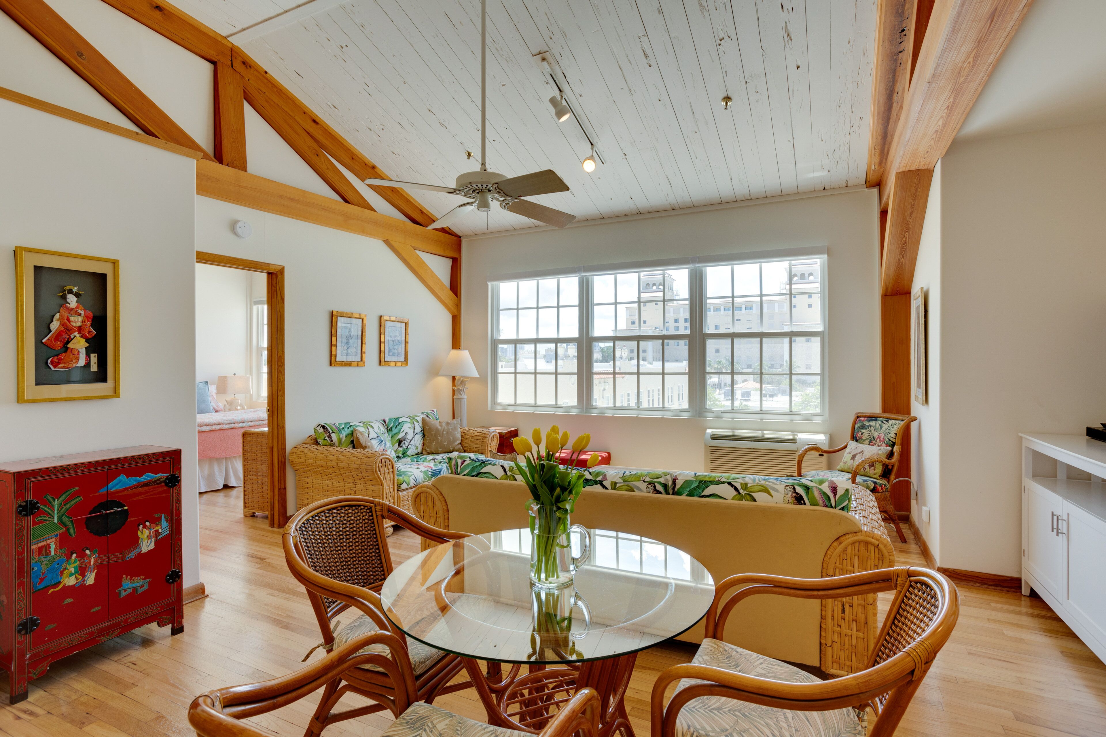 Sunny Penthouse Suite at the Palm Beach Hotel