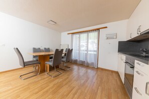 Full-size fridge, oven, stovetop, dishwasher - Haus-Slalom (Saas-Fee)