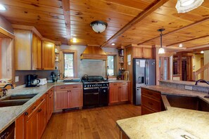 Refrigerador, microondas, lavavajillas y cafetera y tetera 