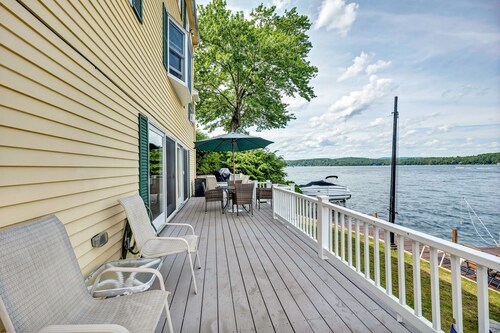 Winnipesaukee Waterfront On Meredith Bay with U Shaped Dock Sleeps 10