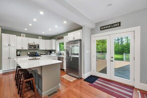 Microondas, lavavajillas, cafetera y tetera y tostadora 