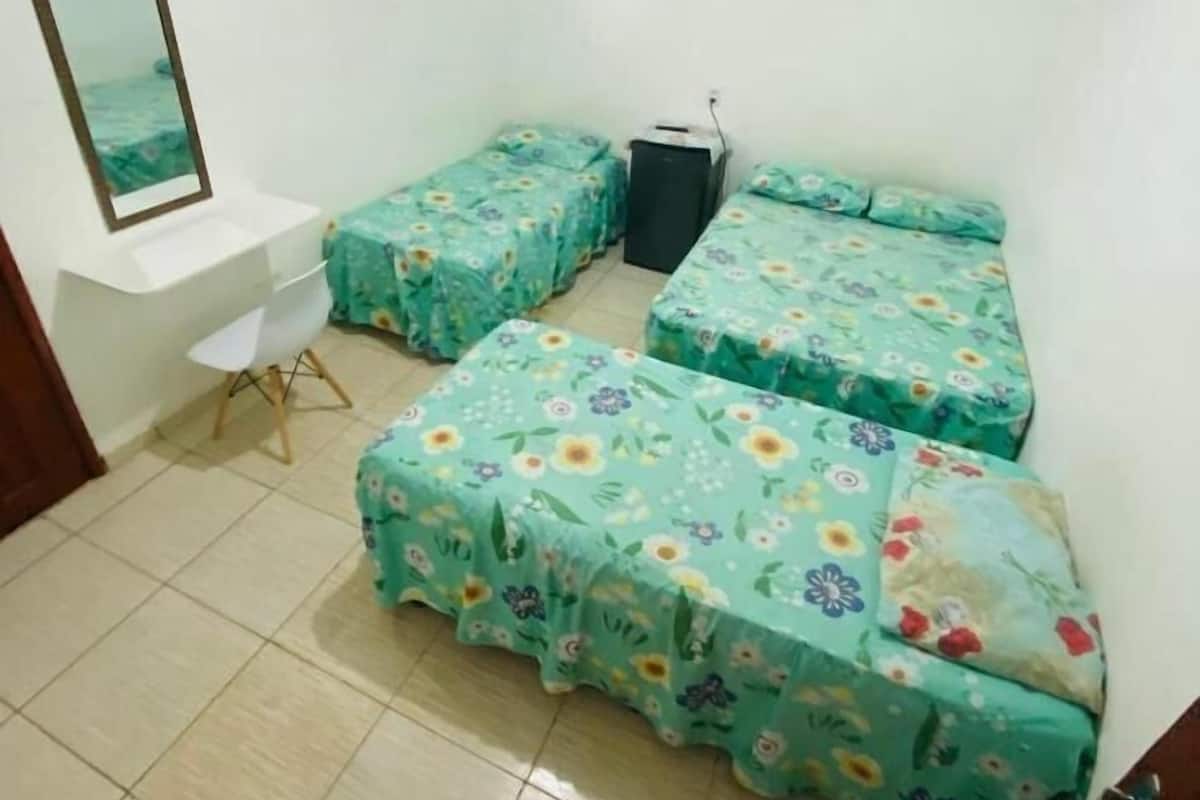 Driepersoonskamer | 1 slaapkamer, gratis wifi, beddengoed