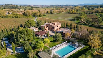 Piscine extérieure (ouverte en saison)