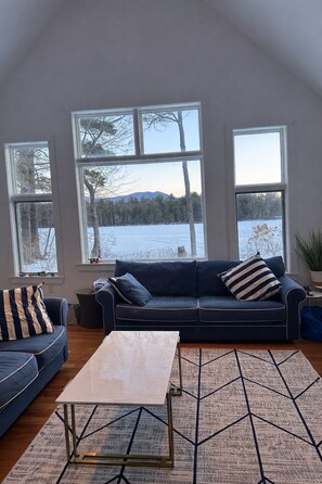 Smart TV - Pet Friendly Natural cedar shakes waterfront on Lake Winnipesaukee sleeps 6 (Moultonborough)