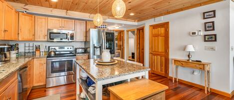 Microwave, dishwasher, coffee/tea maker, toaster