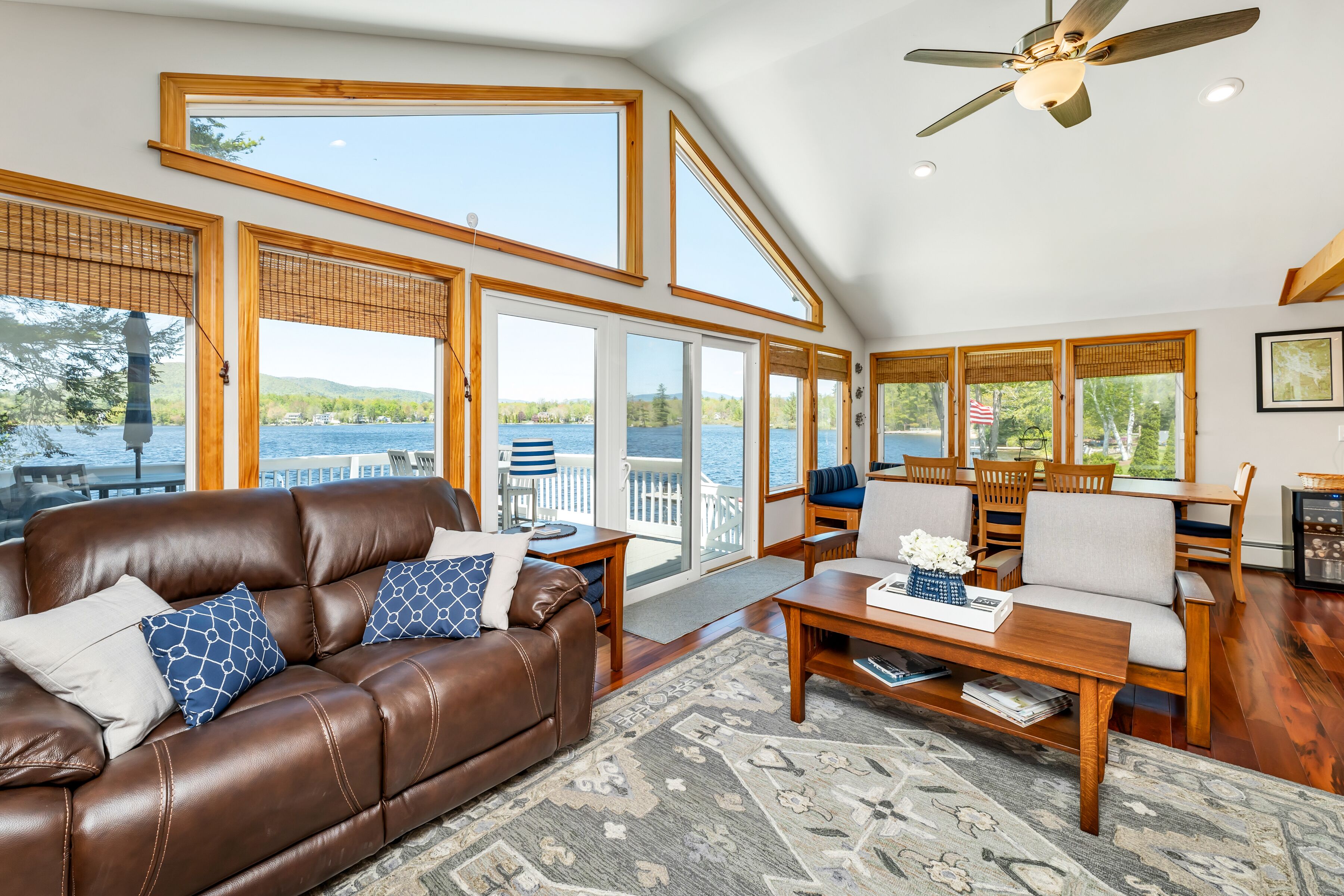 TV connectée, cheminée, lecteur de DVD, espaces bureaux