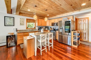 Microwave, dishwasher, coffee/tea maker, toaster