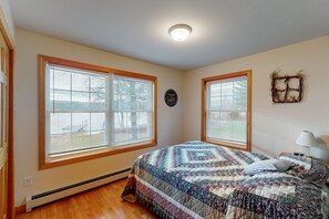 4 bedrooms, free WiFi - Winnipesaukee Lake Home for 12 with Large Sand Beach (Moultonborough)