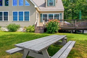 Outdoor dining - Winnipesaukee Lake Home for 12 with Large Sand Beach (Moultonborough)