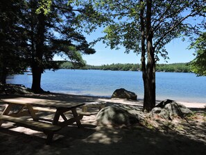 Outdoor dining - Charming Winnipesaukee Waterfront Meredith with great Sun Deck (Meredith)