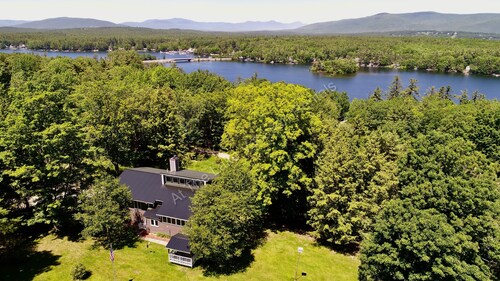 Rolling Lawns Gorgeous Views plus Private Beach Access