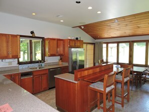 Fridge, microwave, dishwasher, coffee/tea maker - Rolling Lawns Gorgeous Views plus Private Beach Access JUNE REDUCED RATES (Moultonborough)