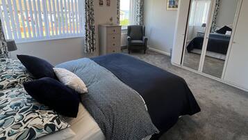 ์ฝํฐ์ง | 5 ๊ฐ์ ์นจ์ค, ๊ฐ๊ฐ ๋ค๋ฅธ ์คํ์ผ์ ์ธํ
๋ฆฌ์ด, ๊ฐ๊ฐ ๋ค๋ฅด๊ฒ ๊ฐ๊ตฌ ๋น์น, ๋ฌด๋ฃ WiFi