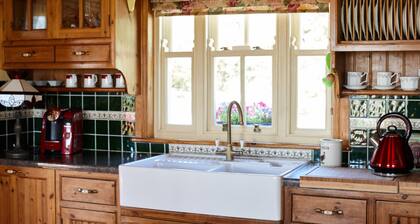 Luxurious old World Rural Lodge on a Horse Farm in a Beautiful Scenic Setting