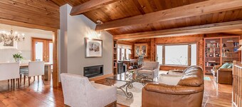 Luxury country home in Mulmur Hills Ontario