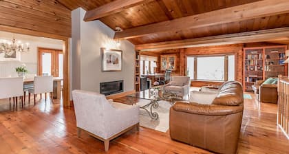 Luxury country home in Mulmur Hills Ontario