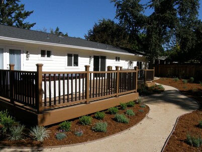 Romantic Wine Country Cottage in Kenwood - Walk to 15 Wineries