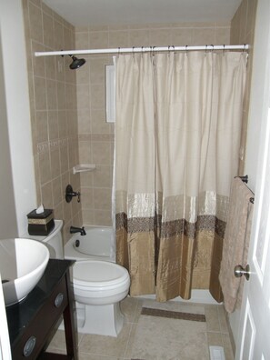 淋浴設備、風筒、提供毛巾、番梘