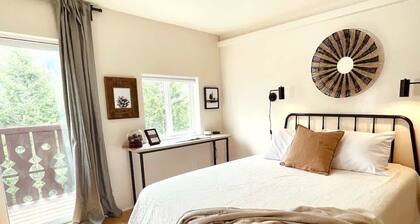 #1 Pine Queen Room - Fireplace in Olympic Natl Prk