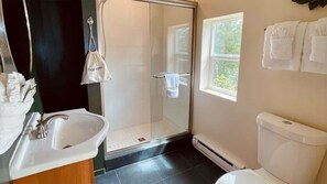 Dusche, Haartrockner, Handtücher