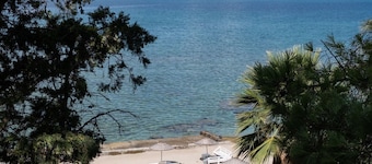 Yaso's By The Sea