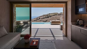 Retreat Suite with Private Heated Plunge Pool and Sea View | Wohnbereich