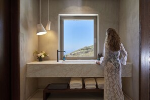 Retreat Villa with Private Pool, Heated Plunge Pool and Sea View | Bathroom | Shower, rainfall showerhead, designer toiletries, hair dryer - Santorini Sky - The Retreat (Santorini)
