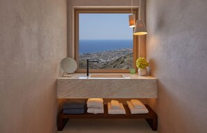 Retreat Suite with Private Heated Plunge Pool and Sea View | Bad | Dusj, regndusjhode, designertoalettartikler og hårføner