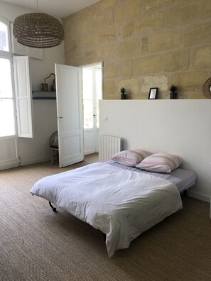 5 chambres, fer et planche à repasser, accès au Wi-Fi (inclus)